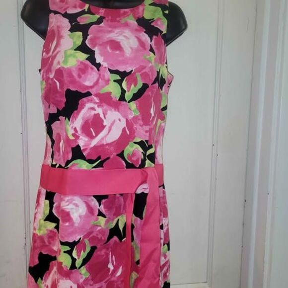 Talbots Dresses & Skirts - Talbots Petite 6 Floral Sleeveless Dress with Belt